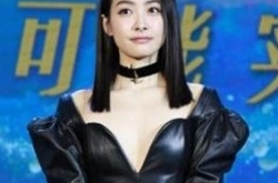 宋茜低胸装现身某活动 吸引无数男粉