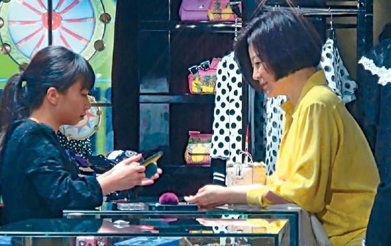 林青霞剪了这么个发型花了1万多 但看起来跟十块剪的没差别