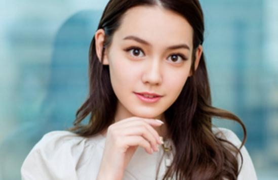 baby签翻版迪丽热巴学杨幂当老板  但网友从这点觉她不会成功