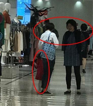 马伊琍带女儿与婆婆逛街 一细节暗示了她原谅文章的原因