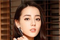 baby签翻版迪丽热巴学杨幂当老板 网友从这点觉得