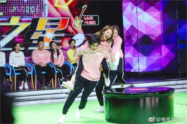 鬼鬼录快本后脑直接撞地摔成脑震荡 称脑髓像豆腐一样晃荡