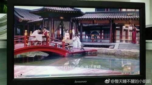 景甜竟在大唐荣耀2正片玩手机 神穿帮比唐嫣嚼口香糖还明显