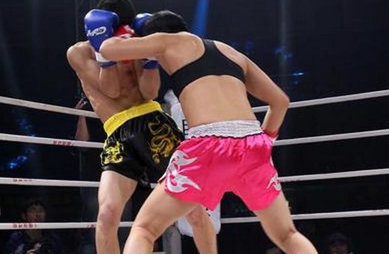 女拳王秒KO男拳手