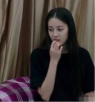 迪丽热巴和古力娜扎两个新疆妹子素颜PK 谁更胜一筹？