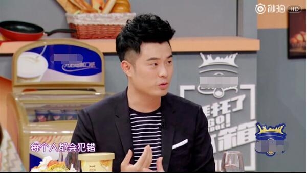 陈赫谈前妻许婧害怕上热搜 张子萱退娱乐圈卖80块T恤就因此  陈赫谈前妻许婧仍互相关心 张子萱隐退卖80块T恤是这个原因  陈赫许婧离婚已经两年了，现在还跟张子萱生下了女儿，三人之间的关系却仍旧是剪不断理还乱，每次有一个人上热搜，另外两个同样是不可避免地躺枪，大众的舆论也从一开始的同情许婧，转变成现在3个人都挨骂。时隔两年，陈赫在昨天上线的最新一期《拜托了冰箱》中首度回应与许婧离婚后的关系，希望遏制舆论向跑偏的方向进一步发展。  从《爱情公寓》中的“好男人”曾小贤变成人遭唾骂的渣男，陈赫这两年经历的事情很多，在与张子萱的恋情曝光后，许婧一度成为大众眼中的受害者，但随着她越来越多地出现在公众视线中时，舆论开始发生反转了，网上一度流传着陈赫许婧买水军互相消费的消息，3人每一次上热搜都会被扒得底朝天，更会被骂得狗血淋头。  早前许婧在公开亮相拍摄广告宣传片时，用到了诸如“放下一切”、“释怀过往”等词语。好巧不巧的是，陈赫当时就在社交平台发文指一些人为了利益制造恶意，更怒斥消费别人的过去并不光彩，一度被质疑是怼许婧。而在许婧亮相《天天向上》再度被指责是炒作消费陈赫后，许婧为此专程写了一篇长文指责被泼脏水。  也正因为这两则看似你来我往的发文，陈赫和许婧被质疑相互买水军消费对方。对于这件事，陈赫在节目中坦言，现在这件事仍旧是他在网络上最怕触碰的地方，更不会主动买水军挑起事端，许婧之所以会经常发一些文章，是因为没有经历过来自网络的压力，然而在网络上写得越多越错，所以造成了外界的误解。他和许婧虽然已经离婚，但到现在仍旧是朋友，甚至还会互相关心，这次上节目聊这些也是事先问过许婧意见，得到了应允。  陈赫之所以选择现在而不是等过十年说这件事，是因为现在舆论对包括许婧在内的很多人都造成了一些伤害，他只是想尽自己所能制止谣言扩散。  说起陈赫许婧婚姻中受到伤害的人，张子萱自然是不得不提的一个对象了。从2015年初陈赫离婚事件开始，张子萱在舆论压力之下一直保持沉默，甚至直接隐退了娱乐圈，关闭微博评论卖起了衣服。  在现在张子萱的微博日常中，不难发现基本都是清一色的服装广告信息，一件T恤甚至才80多元，比某些网红卖的价格都要亲民。即便是偶尔做个抽奖赠送衣服的活动，也只使用转发和点赞，根本不敢看大家的评论，可想而知她对舆论压力是有多害怕。  或许会有人说，张子萱、陈赫和许婧3人现在会被骂得这么惨都是自己作的，没有当初的信誓旦旦和背叛就不会闹出这么多事。事情确实如此，但就跟陈赫自己说的一样，每个人都会犯错，他从来没有否认过一些东西，但现在的舆论传得越来越离谱，给每个人都造成了伤害不得不出来澄清。  明星也是普通人，婚姻生活同样是柴米油盐，相处和谐与否也只有当事人最清楚，到底陈赫、许婧亦或是张子萱，谁在这场婚姻闹剧中责任更大，这都是他们自己的事情，大家作为吃瓜群众看看热闹就好，不比太过较真，一门心思找他人婚姻的茬，这跟第三者又有何区别呢?