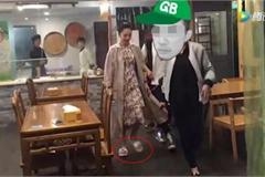 白百何上海拍戏心情不错手里还叼着烟 素颜长裙