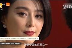 代表作被说错成电影小姐 范冰冰在一旁略尴尬笑
