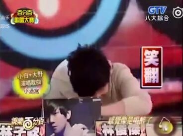 明星演唱车祸现场集锦笑疯网友 陈奕迅捡话筒汪峰失声跑调