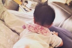 辣妈姚晨晒女儿六月照 小茉莉肉嘟嘟超萌