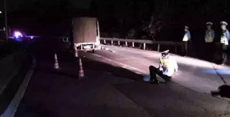 夫妻吵架妻子跳车