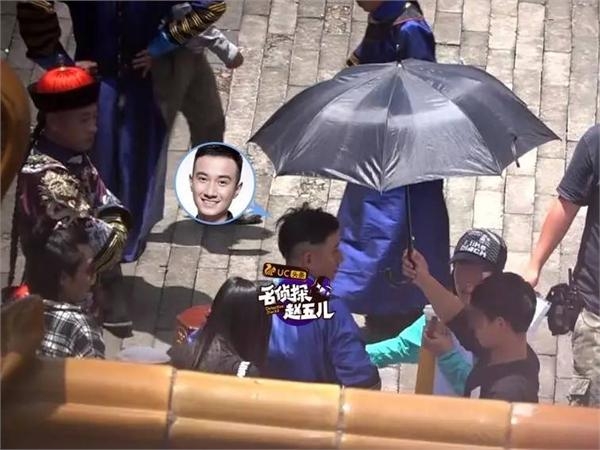 文章拍戏派头大3人伺候一言不合就骂人 傻X成了他口头禅