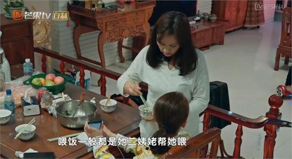 新一季变形计刘思琦16岁还要家人喂饭 网友斥节目剧本太假