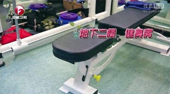 曹云金豪宅曝光地下两层壕爆 配5台冰箱装的全是女友这东西