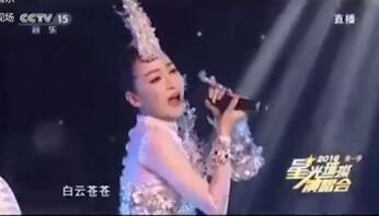 明星演唱车祸现场集锦笑疯网友 陈奕迅捡话筒汪峰失声跑调