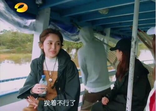 迪丽热巴和古力娜扎两个新疆妹子素颜PK 谁更胜一筹？