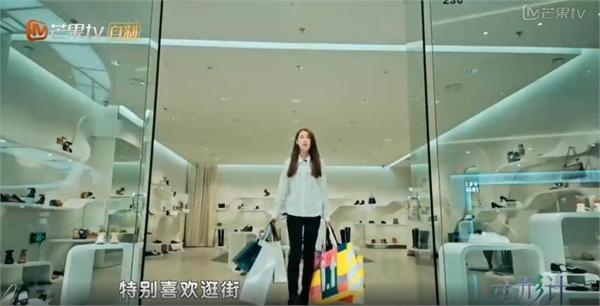 新一季变形计刘思琦16岁还要家人喂饭 网友斥节目剧本太假