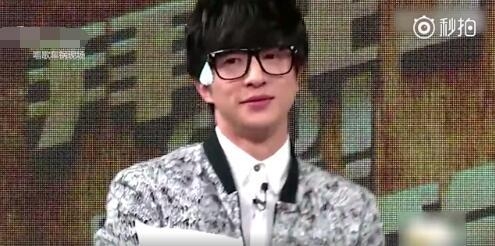 明星演唱车祸现场集锦笑疯网友 陈奕迅捡话筒汪峰失声跑调