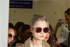 继穿裙子露事业线之后 李宇春的大胆尝试又让人