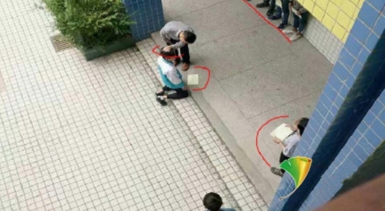 中学教师当众施暴