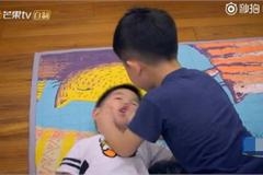 安吉小鱼儿争相撩妹惹网友爆笑 弄哭小姐姐后演
