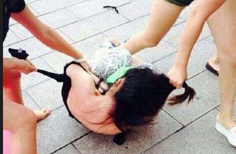 13岁女生遭围殴视频被传上网
