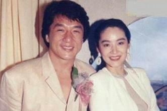 成龙合影不敢手乱放的除林青霞只有她 当众揩油景甜看呆刘烨