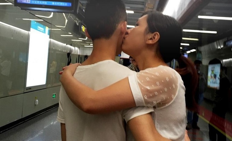 地铁男女做不雅事