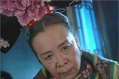 19年前观众对她恨之入骨 如今81岁排队坐公交被赞