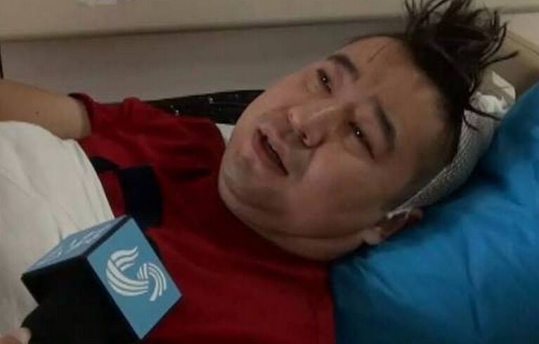 男子举报违建全家被暴打