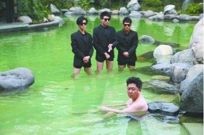 给郭德纲捧哏的于谦竟这么有钱 曹云金的5层别墅被他秒成渣