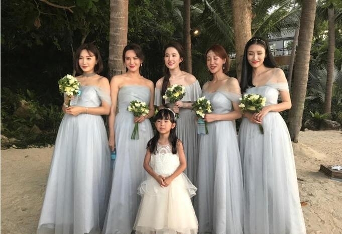 刘亦菲为大学同学做伴娘 获赞比新娘漂亮
