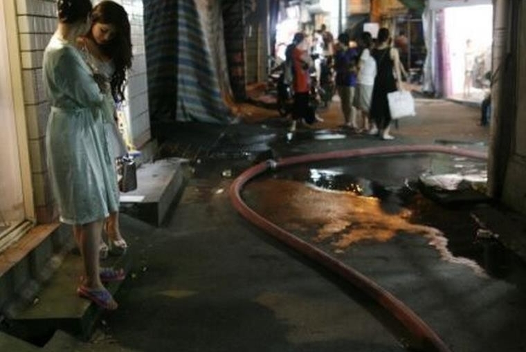 直击城中村夜场女孩