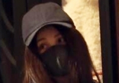 姚笛打扮严实孤身一人逛街买天价bra  网友为其心