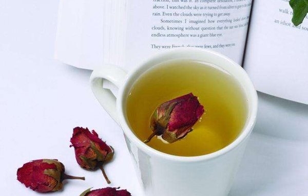 玫瑰花茶和什么搭配好