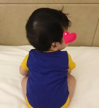 陈妍希首晒儿子近照 小星星像个小团子萌炸！