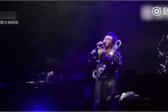 明星演唱车祸现场集锦笑疯网友 陈奕迅捡话筒汪