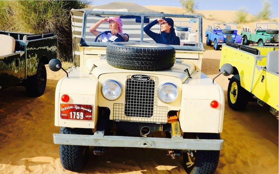 张茜张卫健迪拜沙漠旅行 庆相爱二十周年纪念日