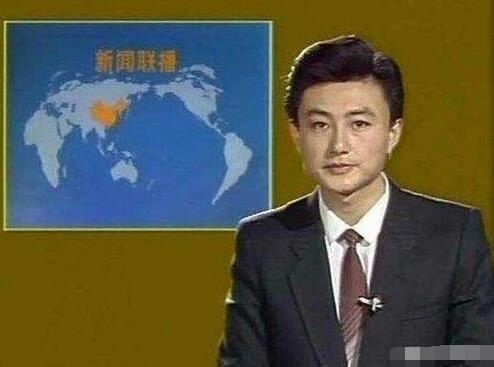 坚守28年后52岁王宁告别新闻联播 网友惊讶他老婆竟是金龟子