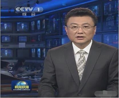 坚守28年后52岁王宁告别新闻联播 网友惊讶他老婆竟是金龟子
