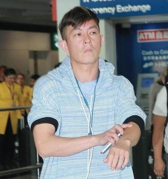不准问当爹的消息?陈冠希爆粗:我是烂人