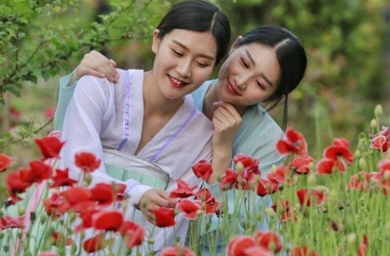 大学生穿古装扮仙女