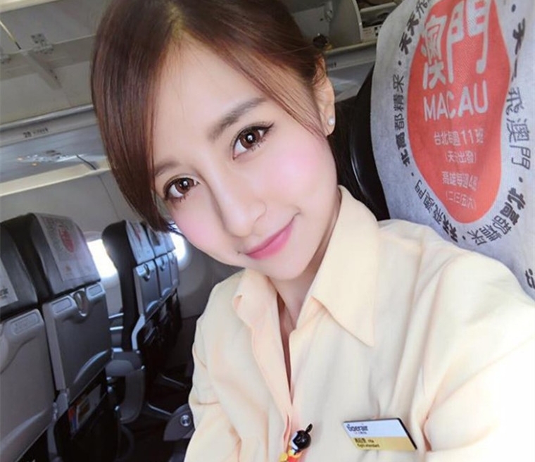 空姐娇美可爱