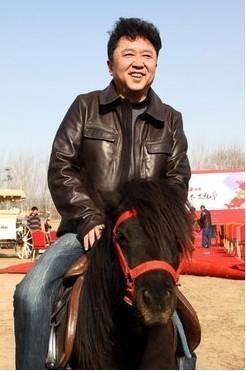 给郭德纲捧哏的于谦竟这么有钱 曹云金的5层别墅被他秒成渣