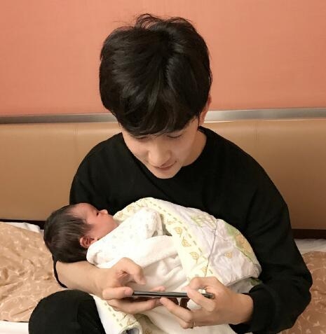 快男刘洲成老婆发离婚声明 男方虚伪吃软饭还家暴致流产