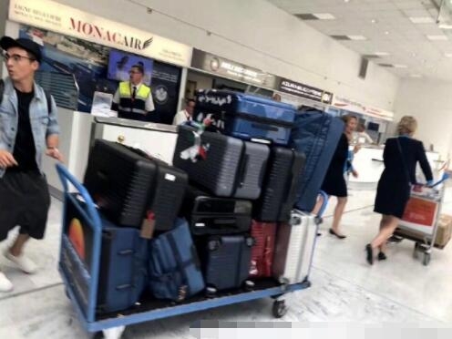 范冰冰这次去戛纳带了11个行李箱 网友调侃一件礼服占一个