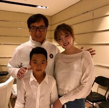 华谊总裁女儿王文也与baby合影后晒照 因一个细节被指心机重