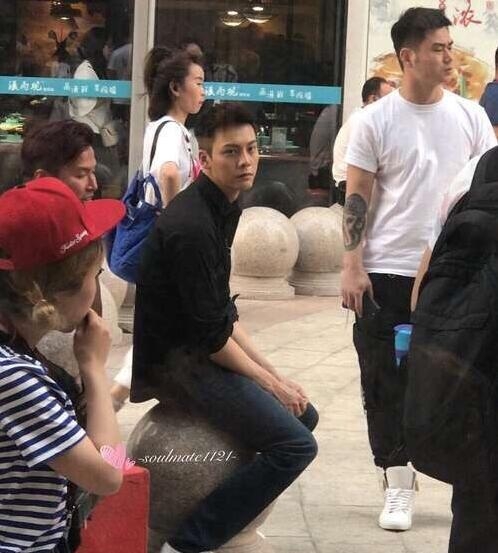 剧组工作人员都在吃冰激凌唯独他没有 陈伟霆一脸生无可恋