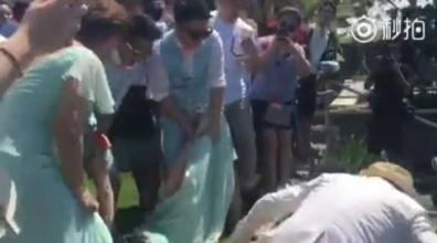 包文婧谈闹伴娘事件 包贝尔仍放不下与柳岩变得尴尬疑被设计