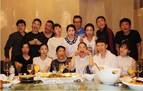 黄晓明陈坤关系破冰大秀20年同窗情 据传是baby牵线搭桥